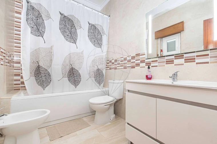 Apartamento T4 para Venda em Vila Franca de Xira Foto 8