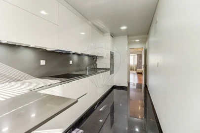 Apartamento T2 para Arrendamento em Benfica