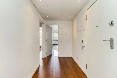 Apartamento T2 para Arrendamento em Benfica