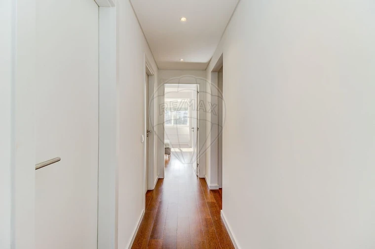 Apartamento T2 para Arrendamento em Benfica Foto 24