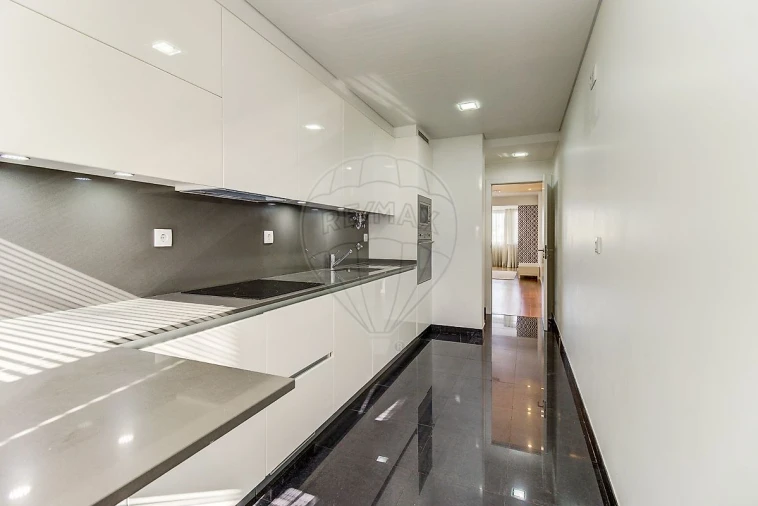 Apartamento T2 para Arrendamento em Benfica Foto 3