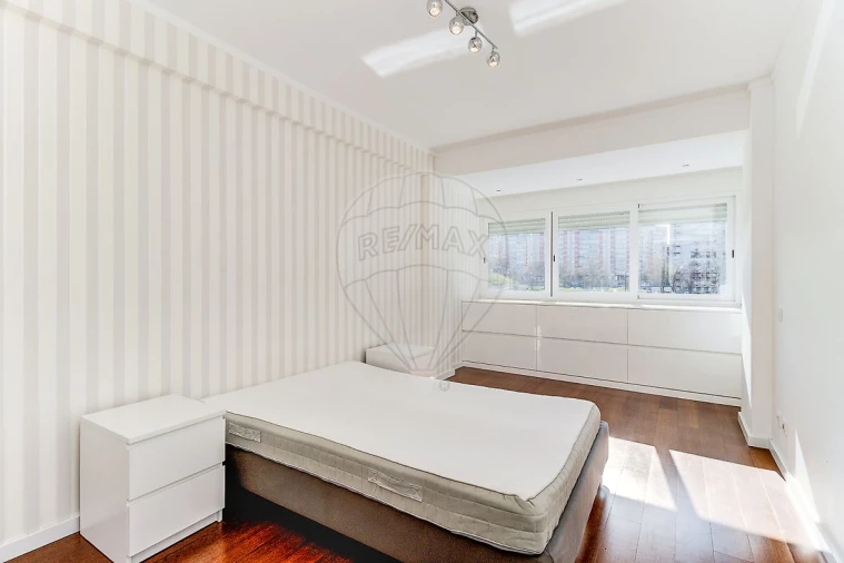 Apartamento T2 para Arrendamento em Benfica Foto 23
