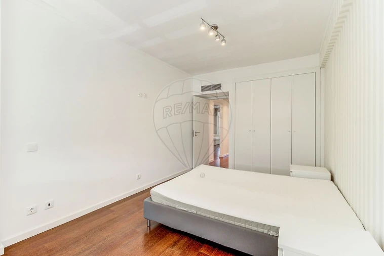 Apartamento T2 para Arrendamento em Benfica Foto 20