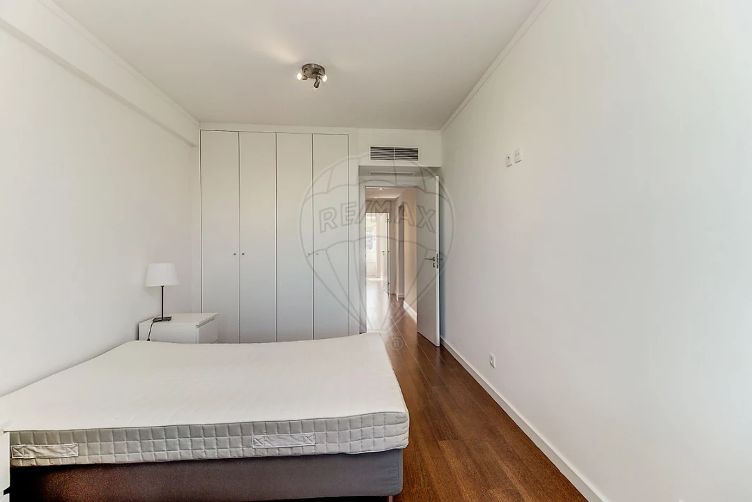 Apartamento T2 para Arrendamento em Benfica Foto 8