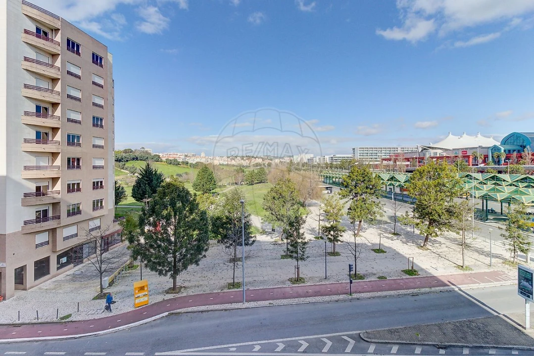 Apartamento T2 para Arrendamento em Benfica Foto 4