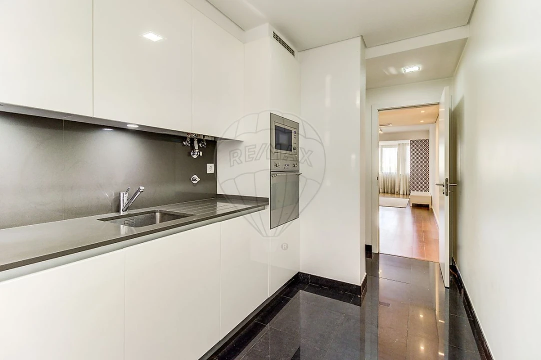 Apartamento T2 para Arrendamento em Benfica Foto 2
