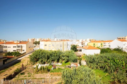 Apartamento T3 para Venda em Baixa da Banheira e Vale da Amoreira