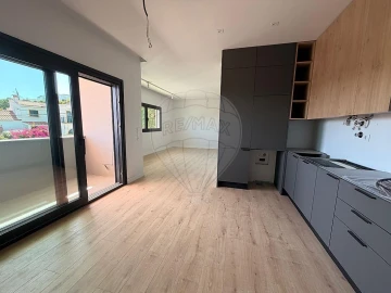 Apartamento T2 para Arrendamento em Sesimbra (Castelo)