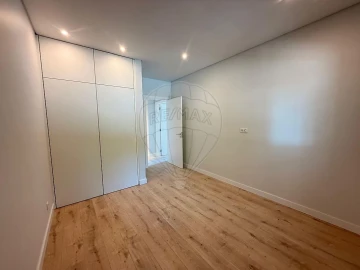 Apartamento T2 para Arrendamento em Sesimbra (Castelo)