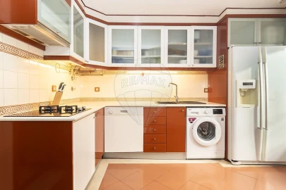 Apartamento T4 para Venda em Sesimbra (Santiago)