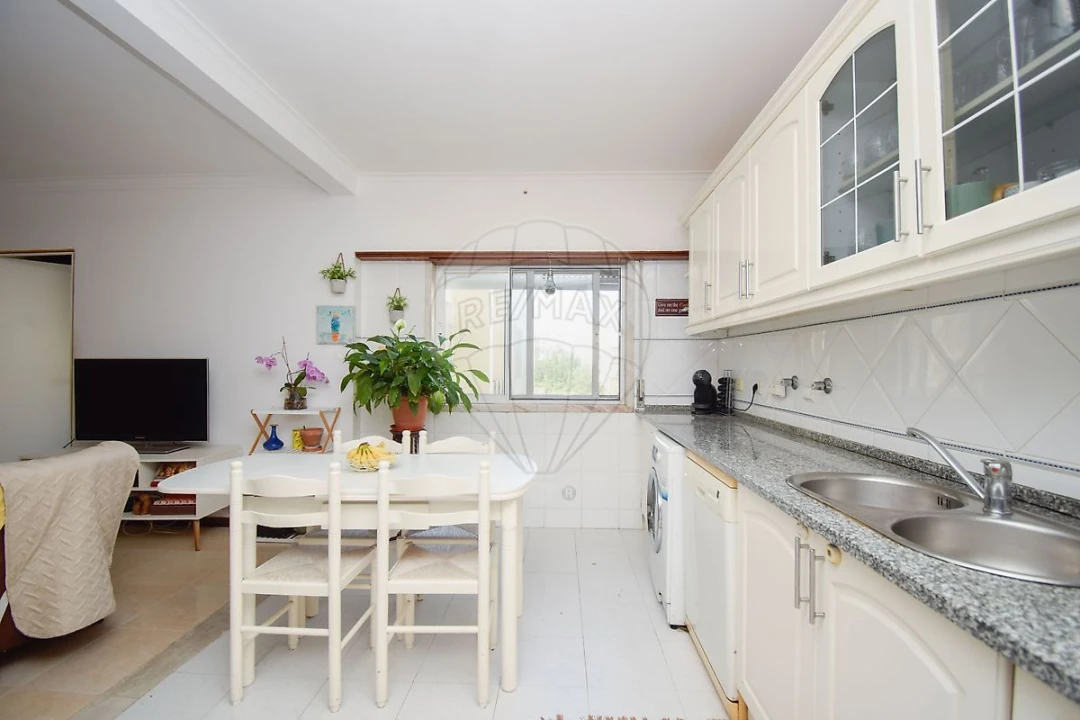 Apartamento T2 para Venda em Algueirão-Mem Martins Foto 1