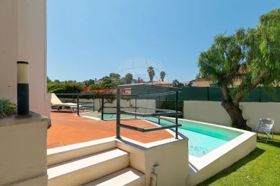 Moradia T5 para Venda em Carcavelos e Parede