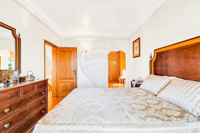 Moradia T5 para Venda em Carcavelos e Parede