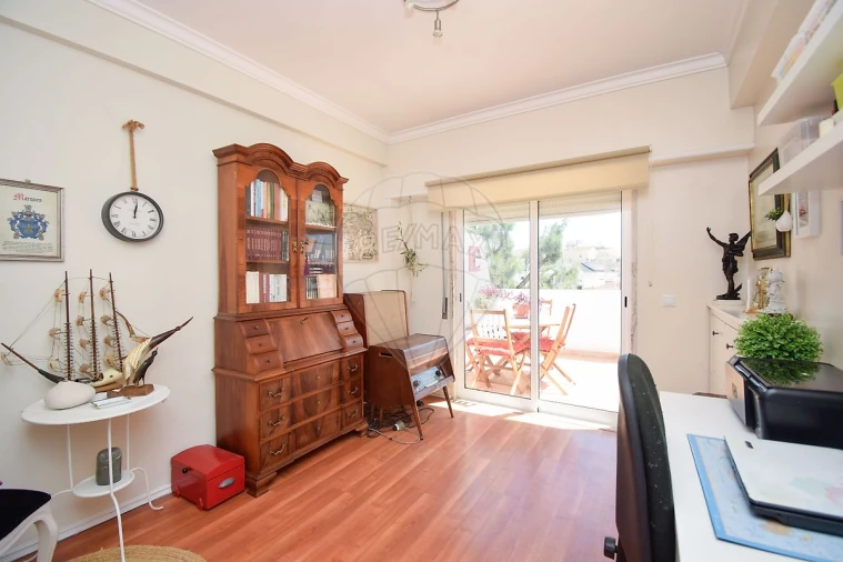 Apartamento T3 para Venda em Almargem do Bispo, Pêro Pinheiro e Montelavar Foto 2