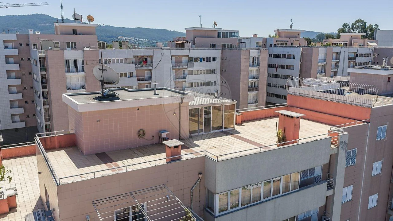 Apartamento T4 para Venda em Ferreiros e Gondizalves Foto 31