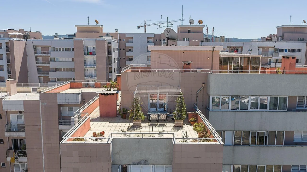 Apartamento T4 para Venda em Ferreiros e Gondizalves Foto 33