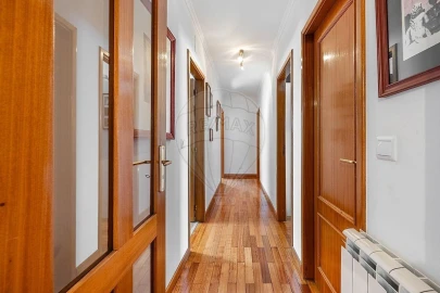 Apartamento T4 para Venda em Ferreiros e Gondizalves