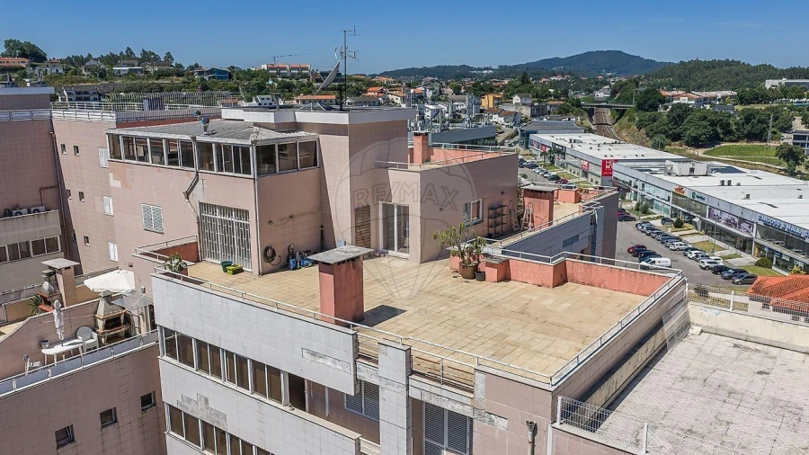 Apartamento T4 para Venda em Ferreiros e Gondizalves Foto 30