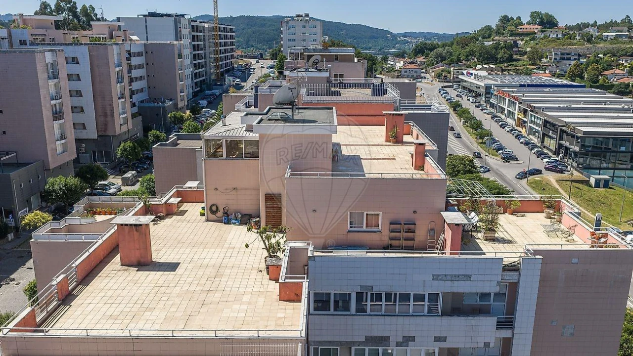 Apartamento T4 para Venda em Ferreiros e Gondizalves Foto 2