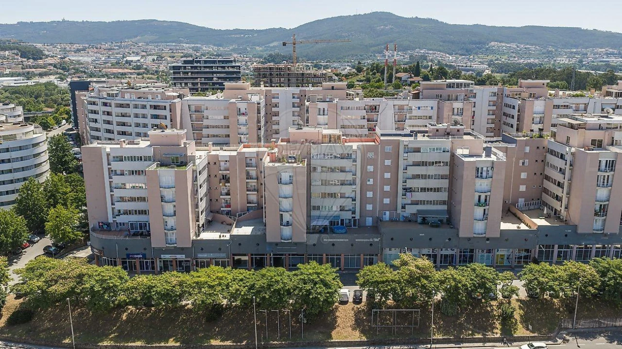 Apartamento T4 para Venda em Ferreiros e Gondizalves Foto 38