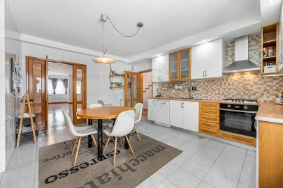 Apartamento T4 para Venda em Ferreiros e Gondizalves