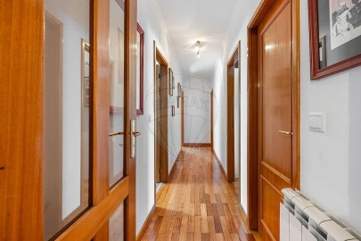 Apartamento T4 para Venda em Ferreiros e Gondizalves