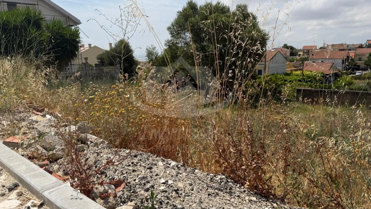 Terreno para Venda em Santa Iria de Azoia, São João da Talha e Bobadela Foto 3