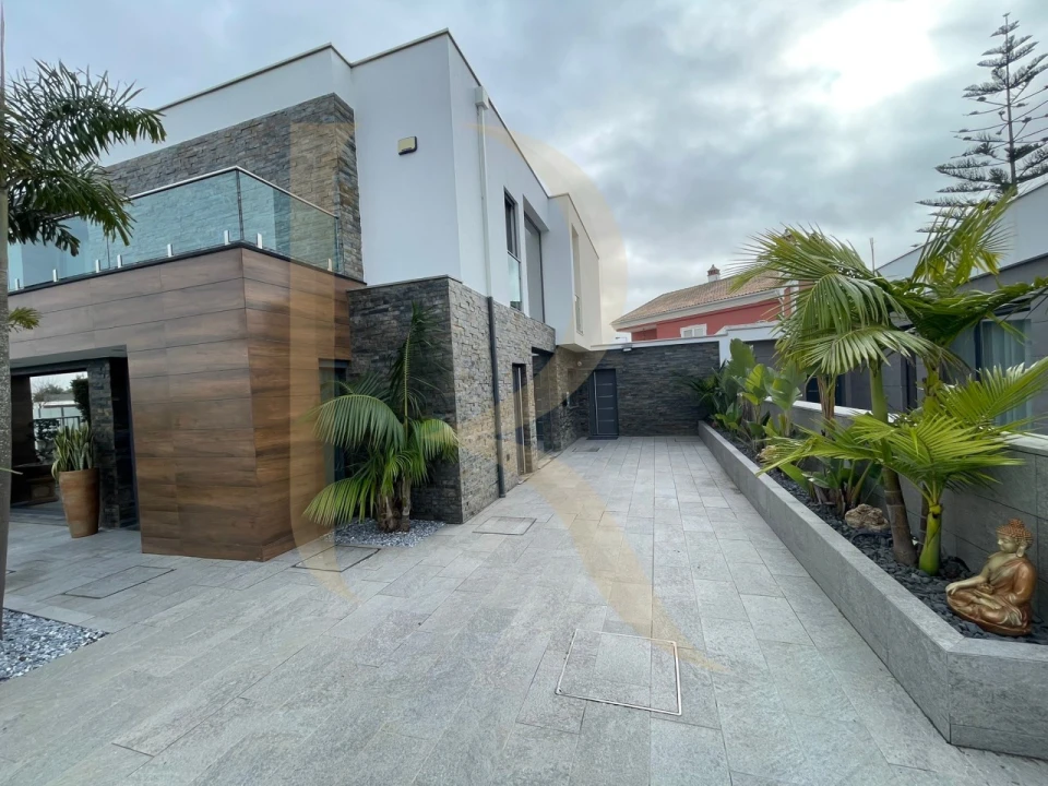 Moradia T4 para Venda em Charneca de Caparica e Sobreda Foto 3