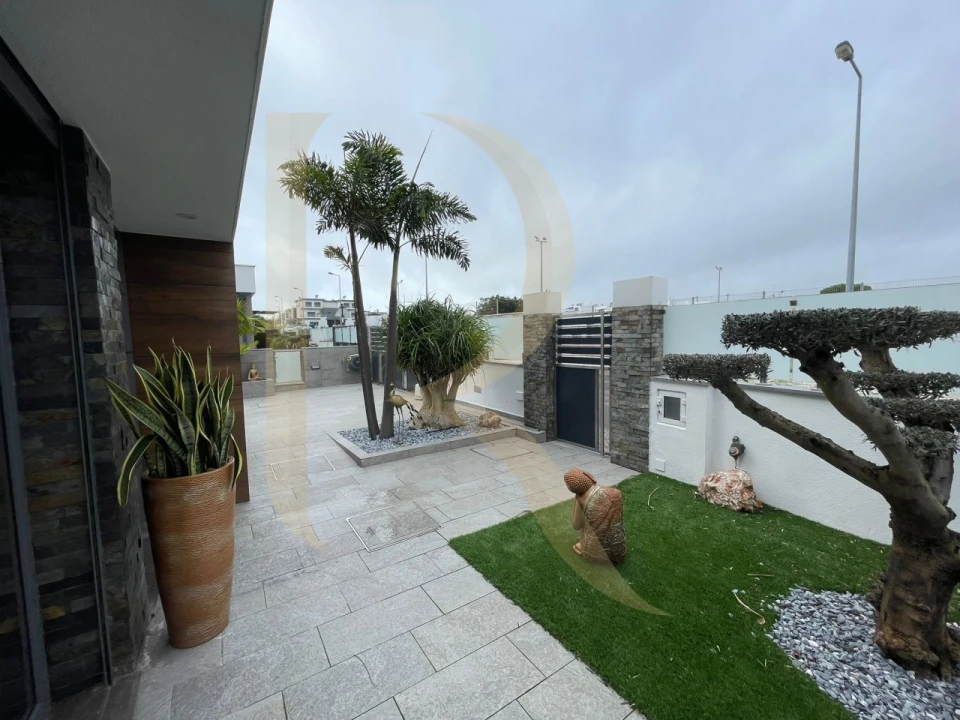 Moradia T4 para Venda em Charneca de Caparica e Sobreda Foto 9