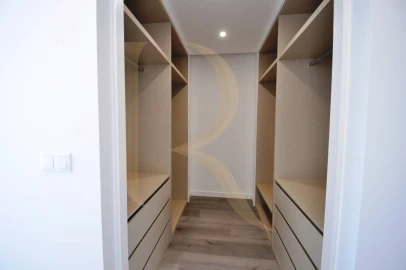 Moradia T5 para Venda em Corroios