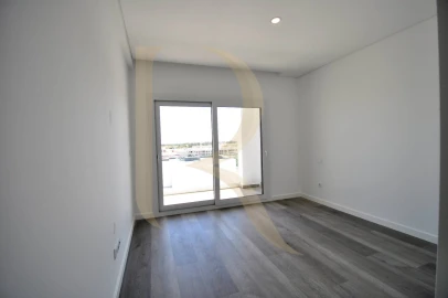 Moradia T5 para Venda em Corroios