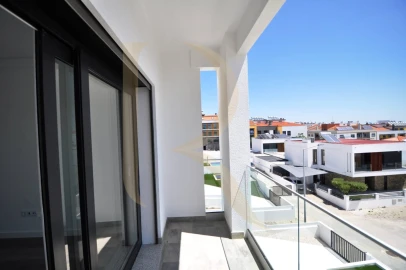 Moradia T5 para Venda em Corroios