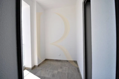 Moradia T5 para Venda em Corroios