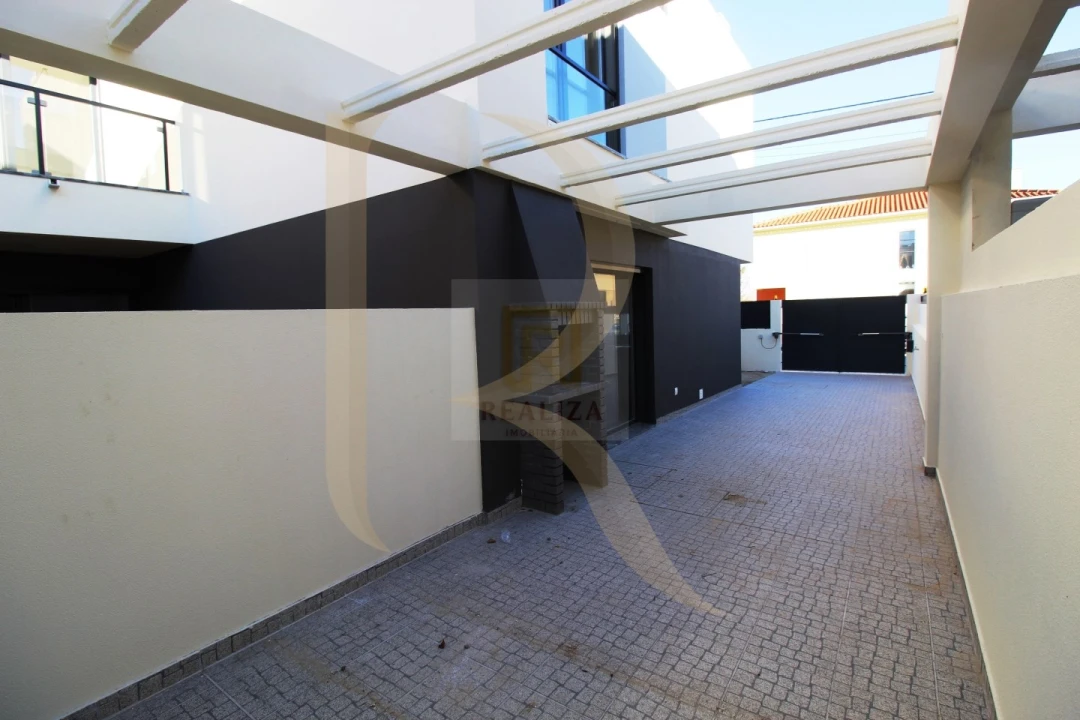 Moradia T3 para Venda em Fernao Ferro Foto 3