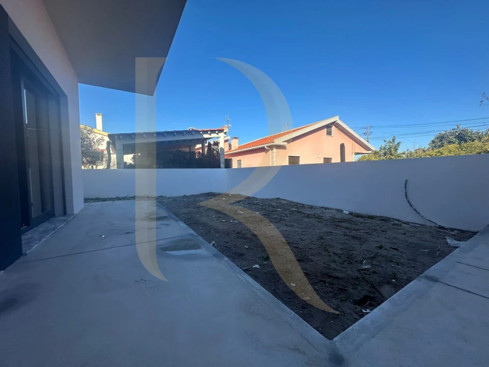 Moradia T4 para Venda em Fernao Ferro Foto 13