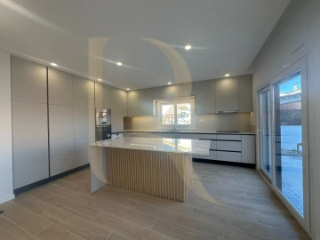 Moradia T4 para Venda em Fernao Ferro