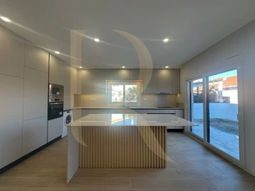 Moradia T4 para Venda em Fernao Ferro