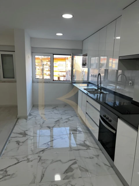 Apartamento T3 para Venda em Laranjeiro e Feijó