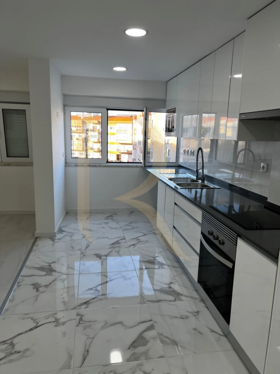 Apartamento T3 para Venda em Laranjeiro e Feijó Foto 2