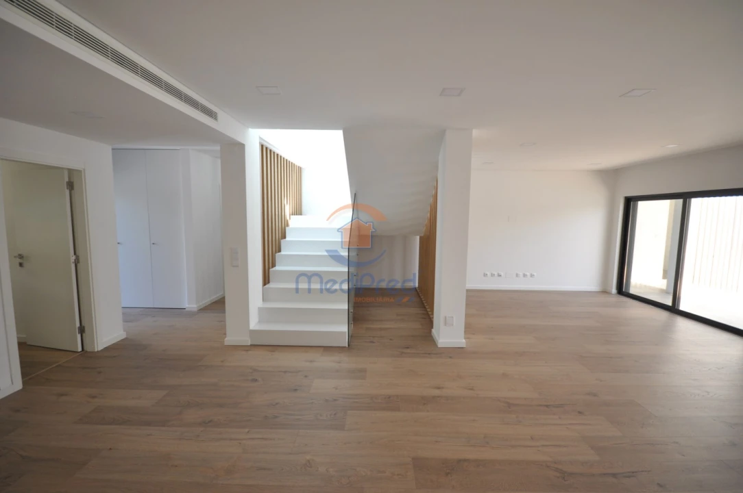 Moradia T4 para Venda em Loures Foto 10
