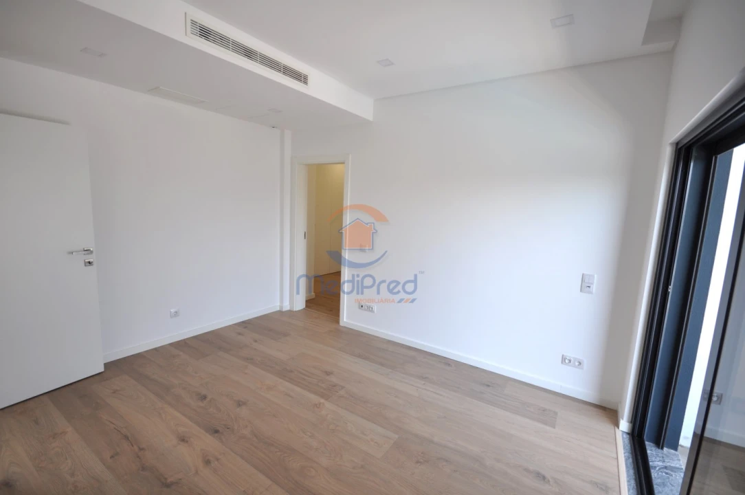 Moradia T4 para Venda em Loures Foto 27