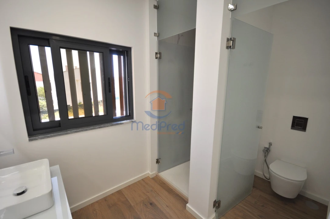 Moradia T4 para Venda em Loures Foto 31