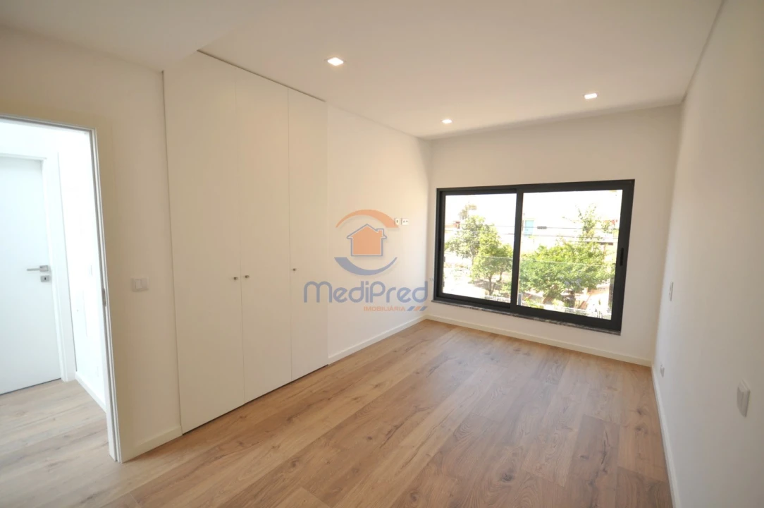 Moradia T4 para Venda em Loures Foto 34