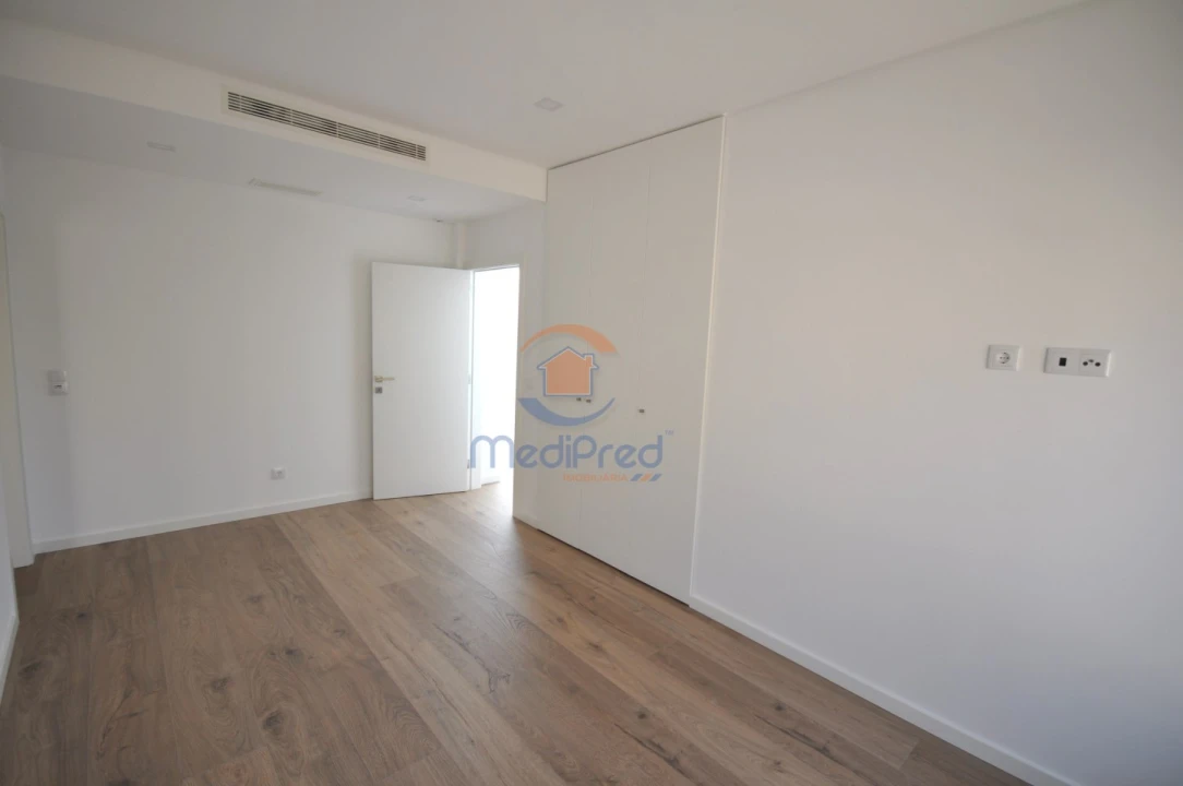 Moradia T4 para Venda em Loures Foto 35