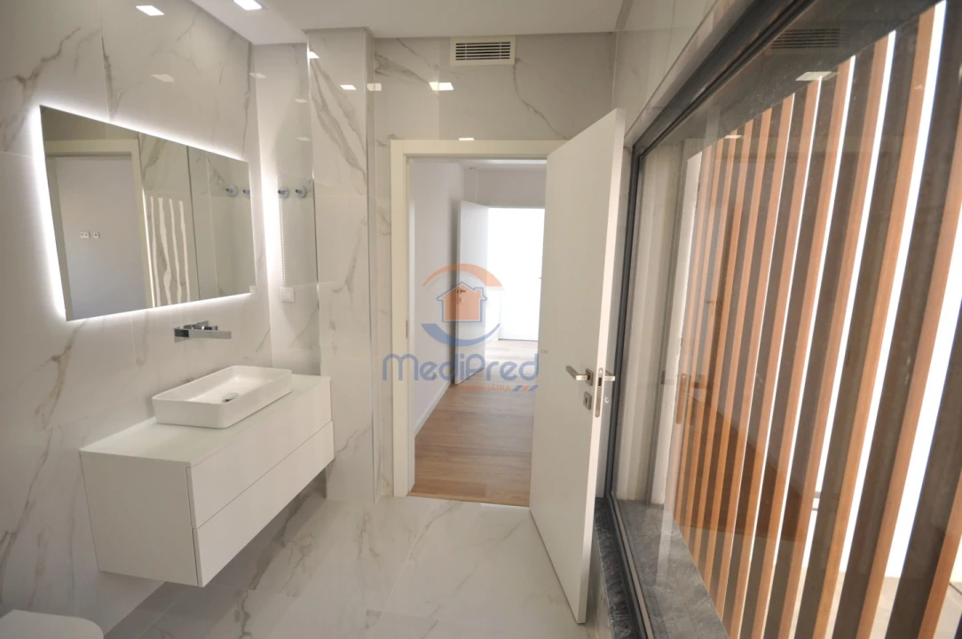 Moradia T4 para Venda em Loures Foto 39