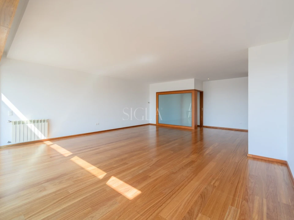 Apartamento T3 para Arrendamento em Arcozelo Foto 7