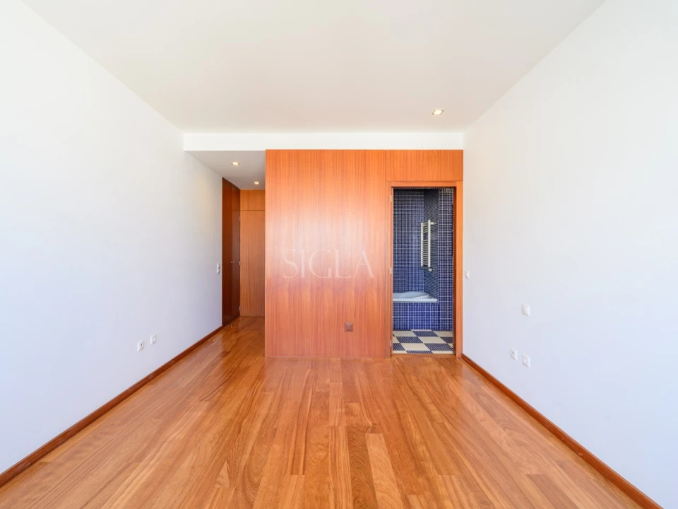 Apartamento T3 para Arrendamento em Arcozelo Foto 14