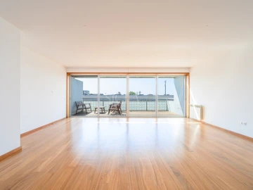 Apartamento T3 para Arrendamento em Arcozelo