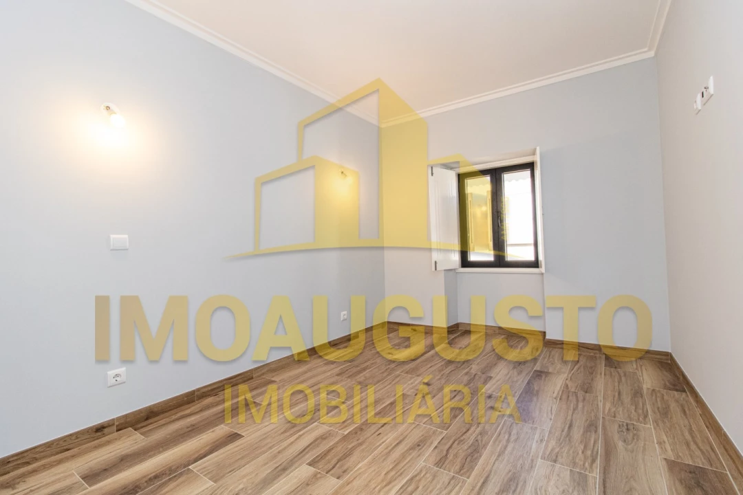 Moradia T2 para Venda em Alfaiates Foto 11