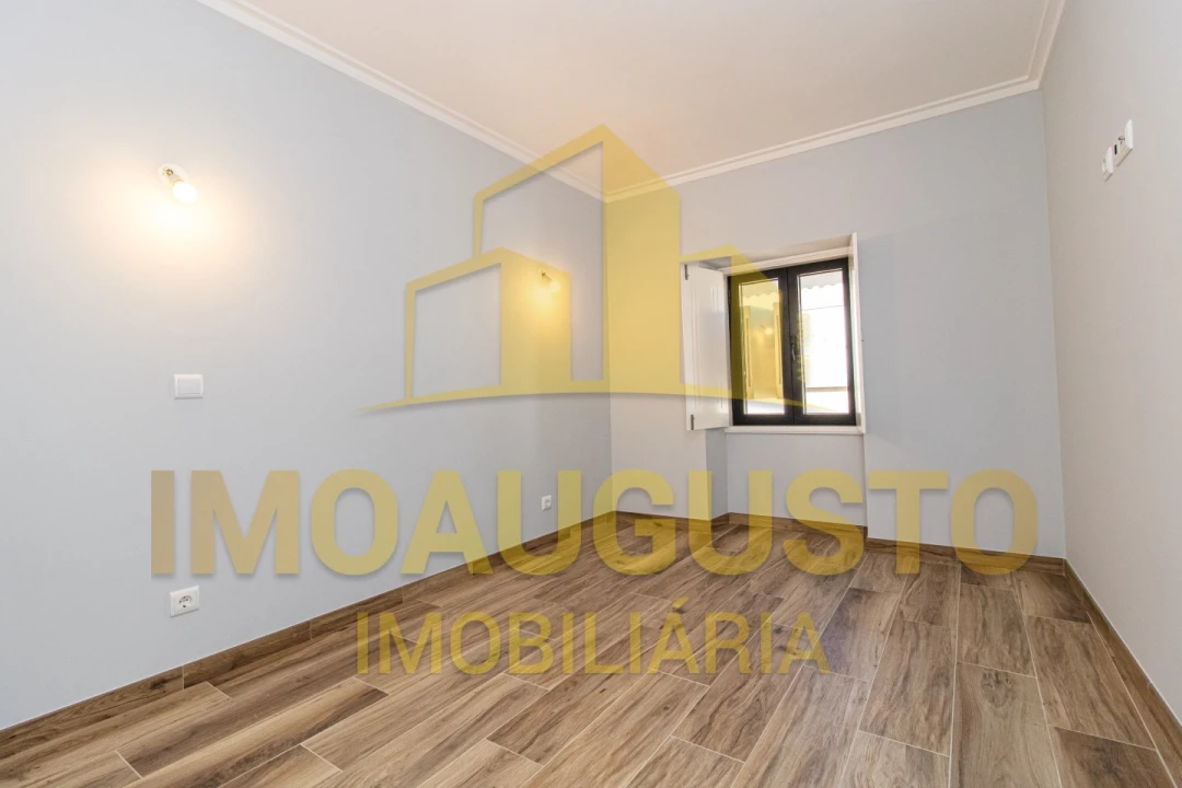 Moradia T2 para Venda em Alfaiates Foto 12